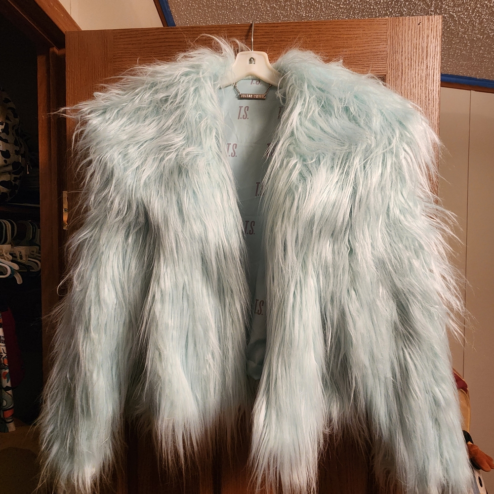 Taylor Swift Fur Coat - The Life of a Showgirl